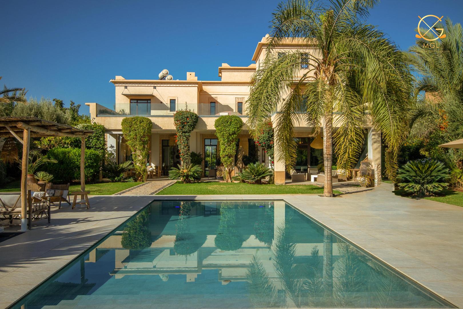 villa 5 chambres/ piscine